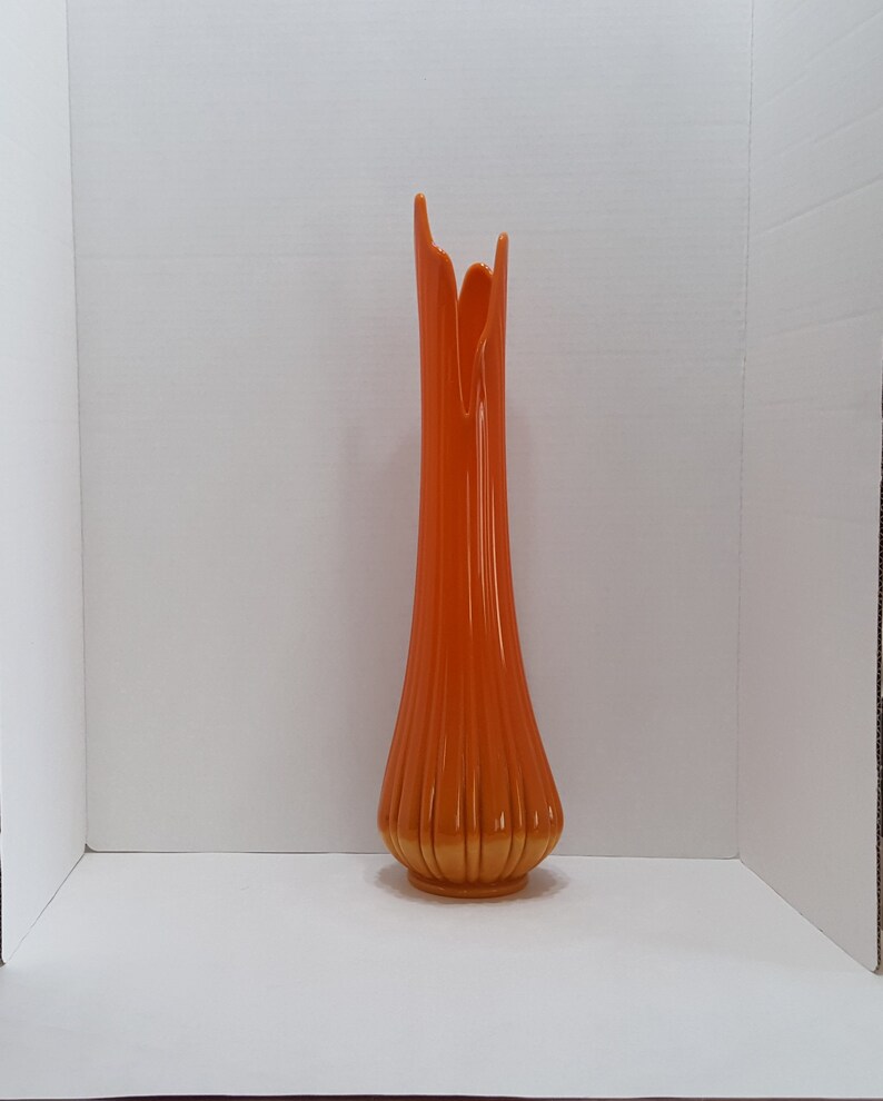 Midcentury Orange Glass Swung Glass Ribbed Vase il 794xN h1t1