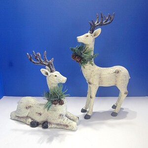 Vintage Resin Wood Grain Deer Pair Statues Rustic Winter Decor