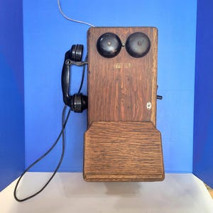 Antique Wood Hand Crank Wall Telephone
