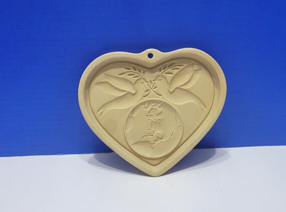 Vintage Pampered Chef Peace on Earth Heart Shaped Stoneware Cookie Mold