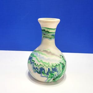 Vintage Nemadji Pottery Curvy Vase Green Swirl Southwestern