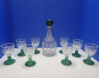 Zestaw karafki do likieru Avon Emerald Accent Glass z kubkami