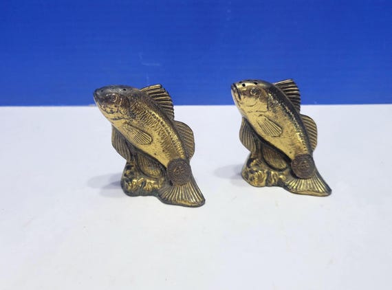 Vintage Gold Metal Fish Souvenir Salt and Pepper Shakers Minnesota