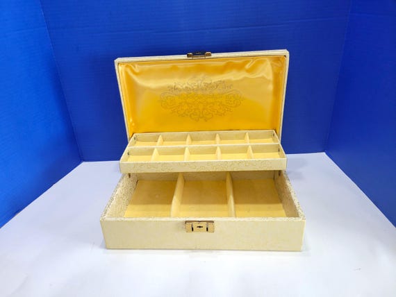 Vintage Buxton Gold Vinyl Jewelry Box