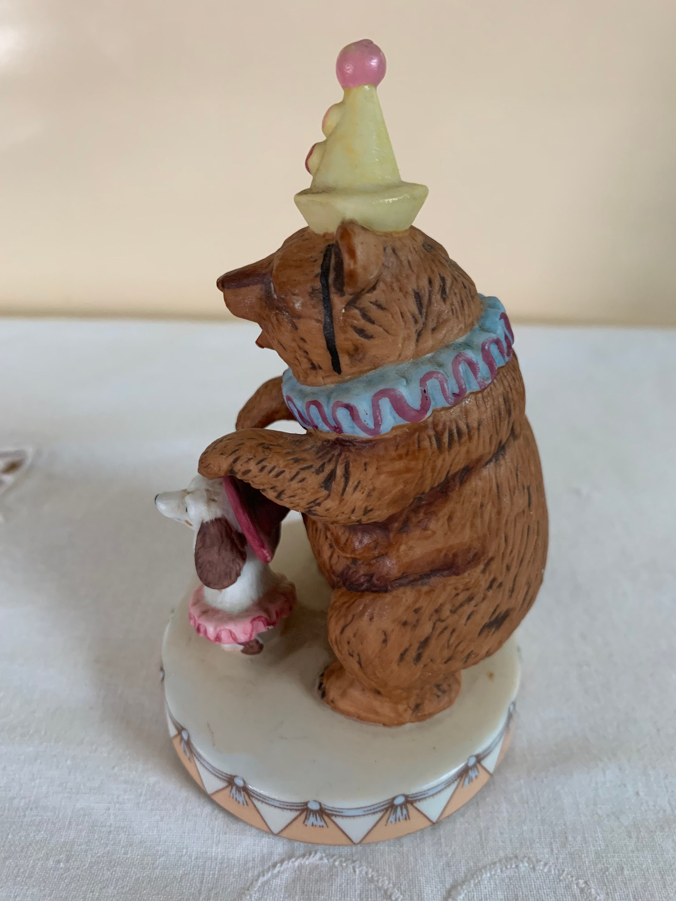 CIRCUS ROYALE *ceramic Bear & Dog * Figurine* Wallace Berrie