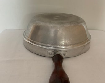 Vintage Aluminum Outdoor Camping CookwareWarmerPot* With Wooden Handle & Knob On Lid*