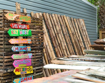 Cartelli personalizzati in legno in stile TIKILAND, decorazioni per Tiki Bar, Margaritaville, Jimmy Buffett, cartelli direzionali per Tiki Bar. Cartelli per piscine esterne e cortili.