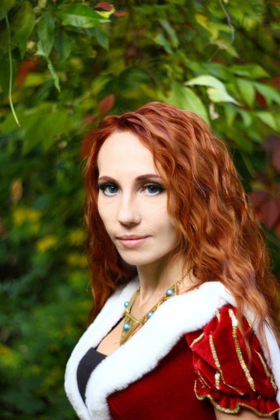 赤い中世の女王のプリンセス魔法使いのドレス、マントと手袋付き