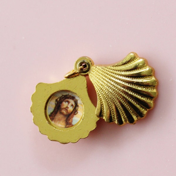 Vintage Ecce Homo and Mater Dolorosa Scalloped Shell Slider Medal Pendant