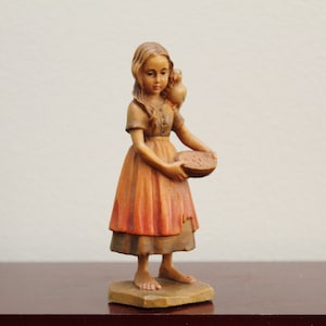ANRI Ulrich Bernardi 5&quot; Vintage Wood Carving &#39;Little Lisa&#39; Girl with Bird on Shoulder | Made in Italy