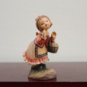 Excellent 3&quot; ANRI Juan Ferrandiz Figure Wood Carving &#39;Have You Heard?&#39; | Made in Italy