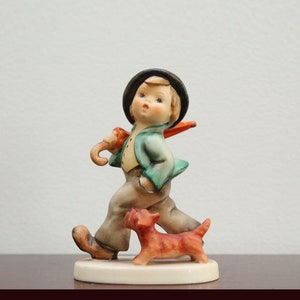 Excellent 5" Hummel Goebel 'Strolling Along' Figurine (HUM 5) | TMK-6 | W. Germany