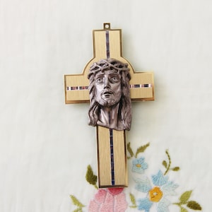 5 1/4&quot; Tall Vintage Gold Wall Cross with Ecce Homo Holy Face of Christ ~ In Pristine Condition