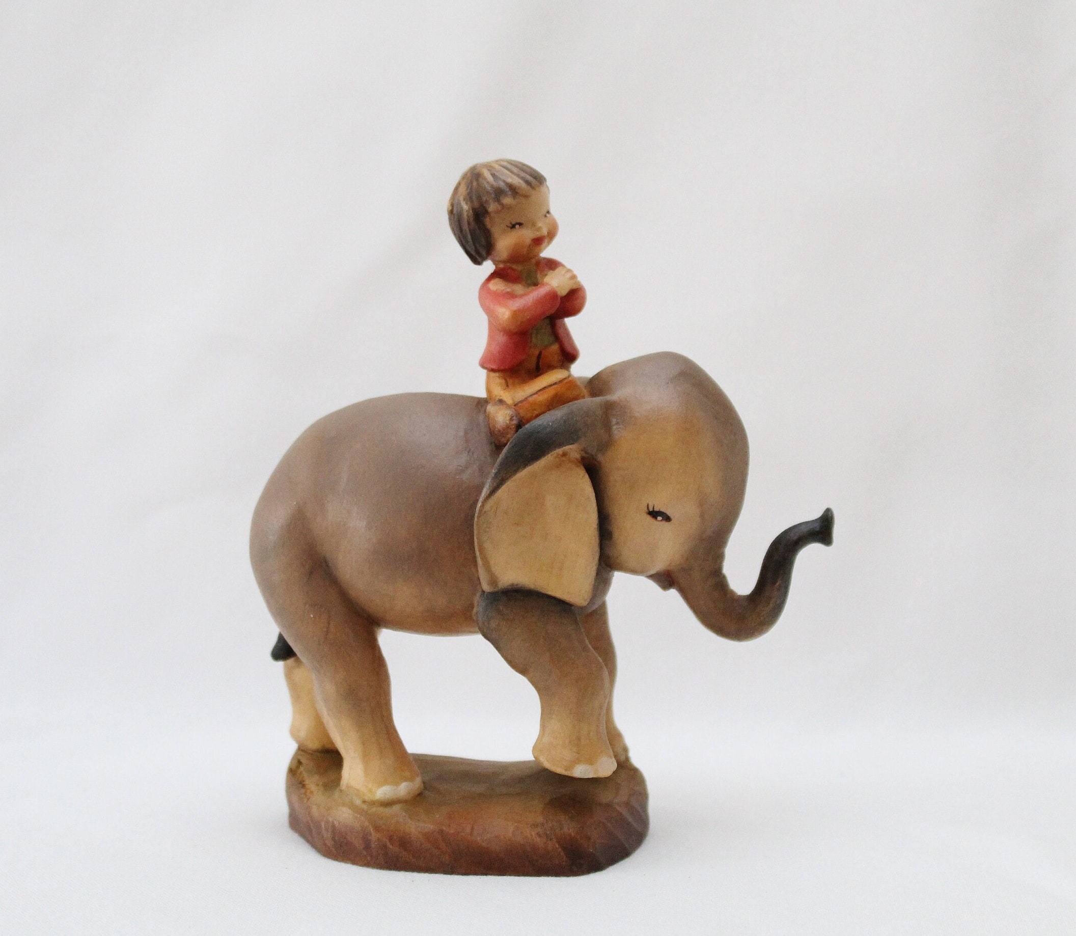 アンリ人形 ANRI 木彫彩色 “Riding the elephant” アンリ人形 ANRI 木彫彩色 “Riding the elephant”