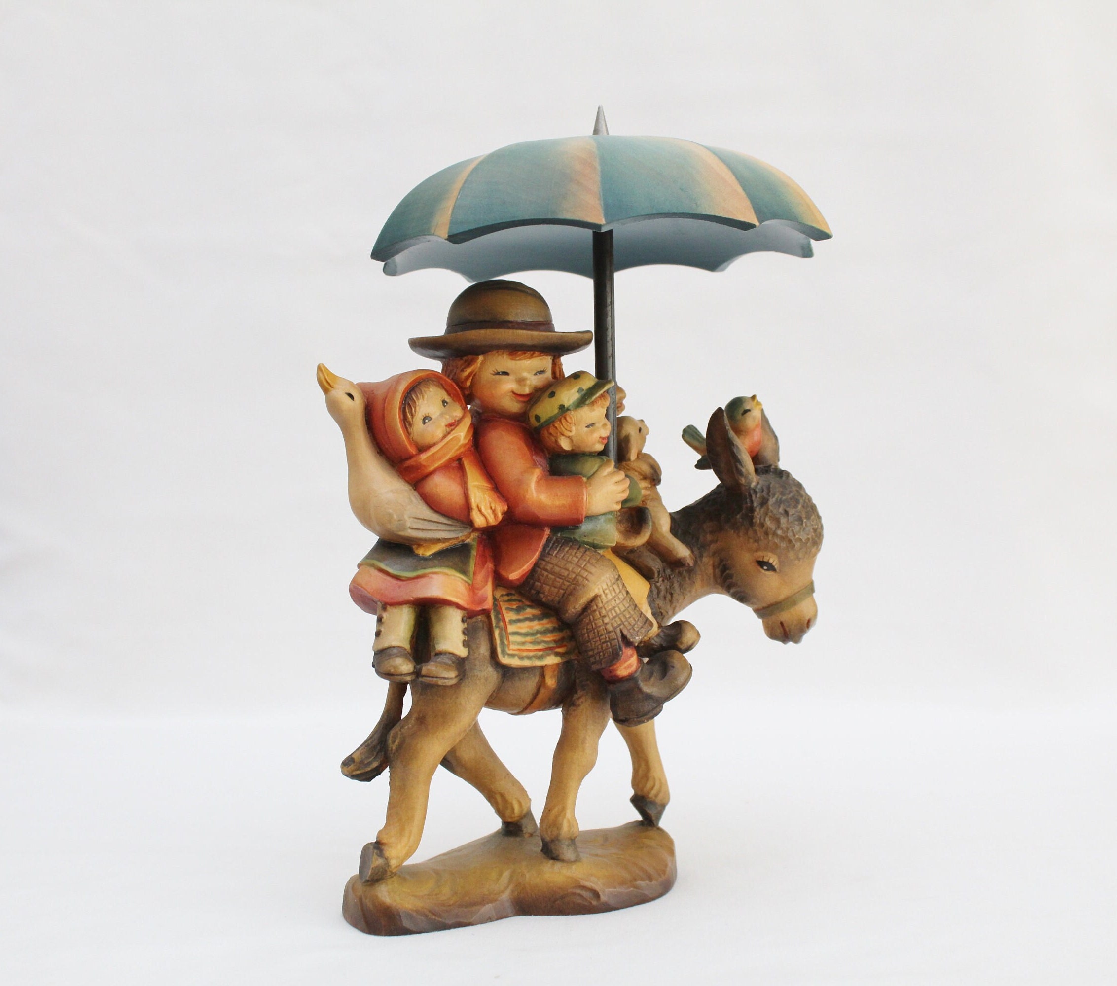 ANRI 木彫り人形 - Riding trough the rain -