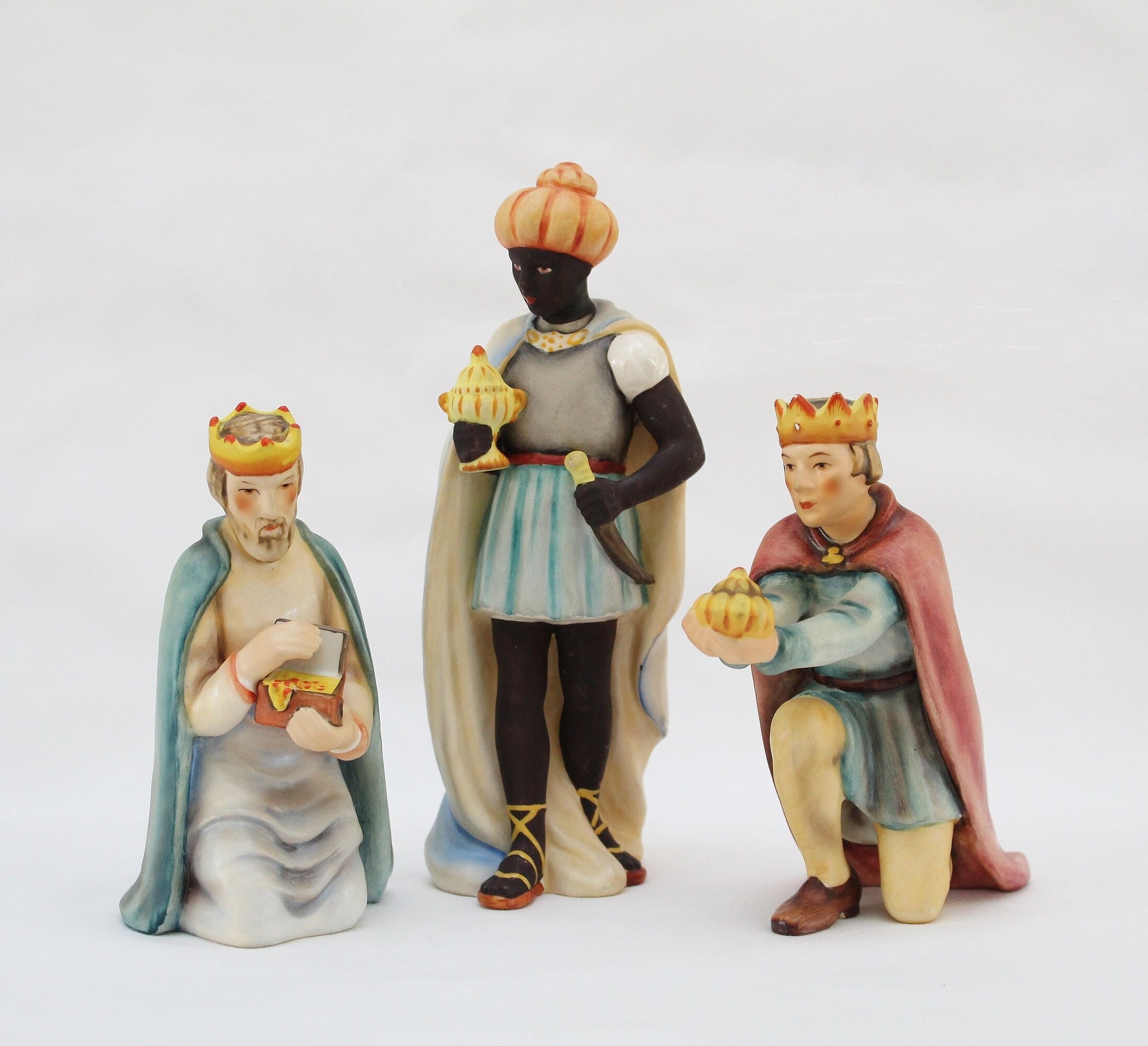 聖母マリアの降誕　＃214　★フンメル　ドイツゲーベル　ヴィンテージ　白磁 Amazon.co.jp: 聖母マリアの降誕 ＃214 フンメル ドイツゲーベル