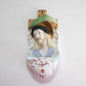 Excellent 8-1/2&quot; 1950&#39;s Ecce Homo Polychrome Porcelain Holy Water Font | Made in Germany