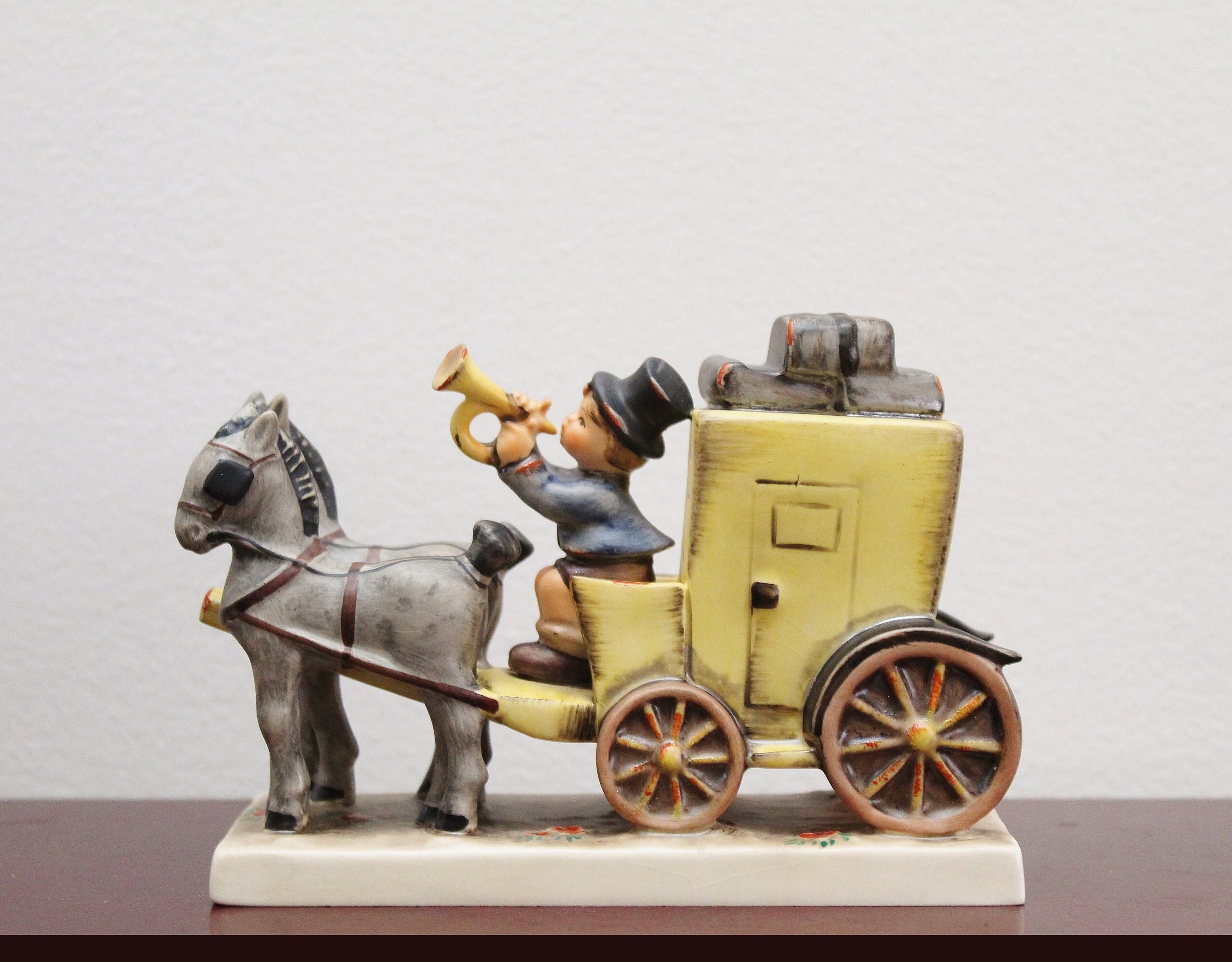 フンメル人形 The Mail is Here 郵便配達馬車 フンメル人形 The Mail is Here 郵便配達 馬車 【公式通販】