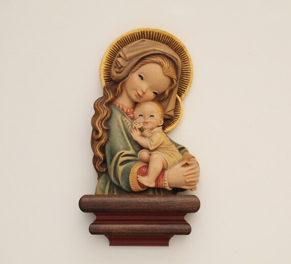 木彫りのANRI製 子供の像 花を持つ 木彫りのANRI製 子供の像 花を持つ