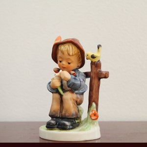 Nice 4-1/4&quot; Hummel Goebel &#39;She Loves Me, She Loves Me Not&#39; Figurine (HUM 174) | TMK-5 | W. Germany