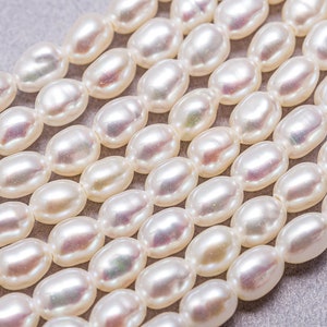 115 Small Natural Pearl Beads. 2.5 x 4mm  Rice Pearl Beads. GM-403