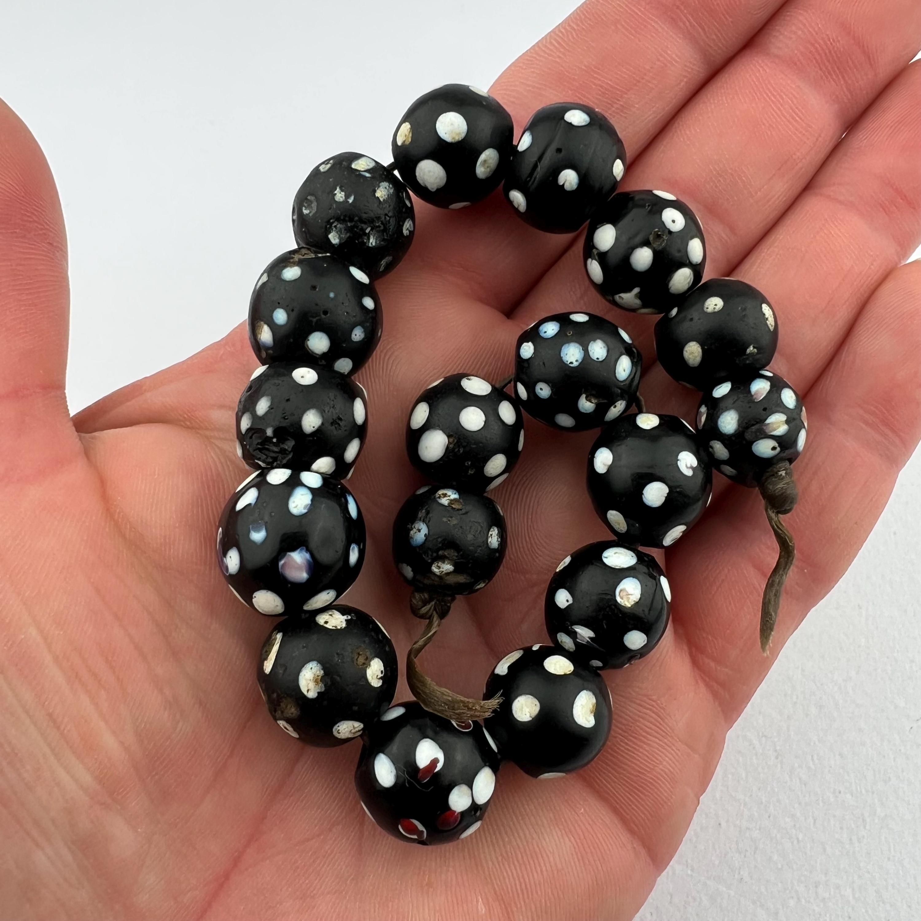 Venetian Black Skunk Eye Beads. African Trade Beads. TB-4415 - Etsy