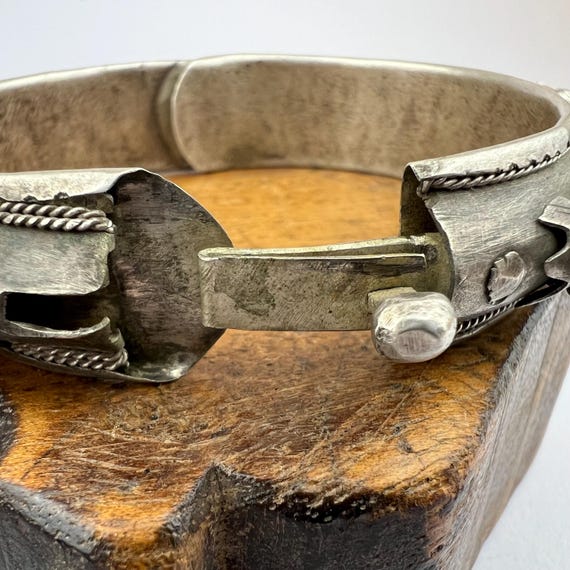 Antique Silver Bracelet. Morocco Articulated Silver Bangle “mizam