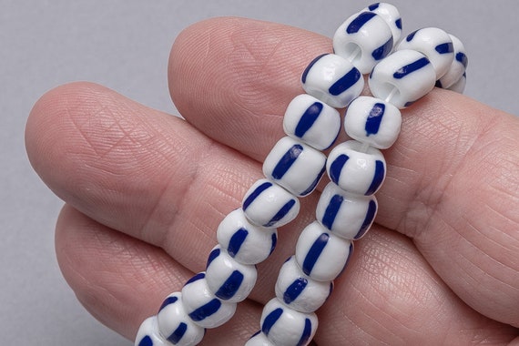 ⭐︎Bead⭐︎ 110 Striped Glass Seed Beads. Chevron 8mm White and Blue Stripe