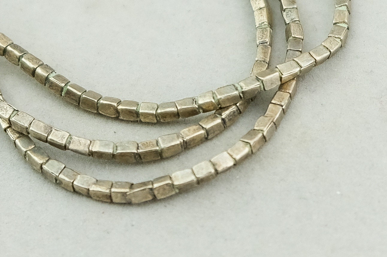 信頼も厚い Small Silver Ethiopian Beads. African Metal Cube Beads. MB 食器