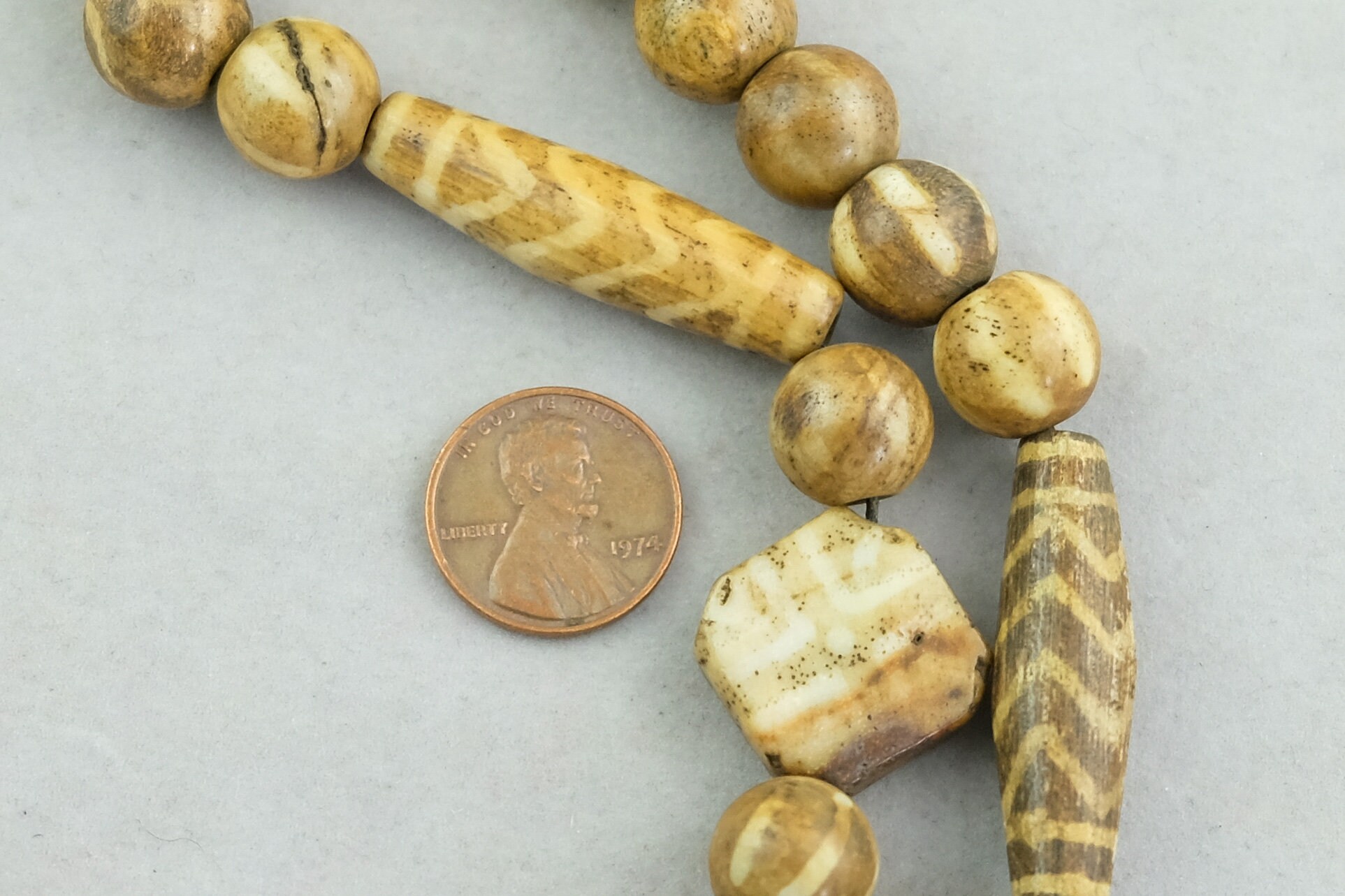 雪の豪奢 Beads. Pumtek Antique Fossilized Etsy - TBW-77 Beads. Wood 洋書