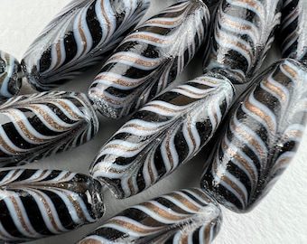 20 Feather Beads. Venetian Style Black and Gold Stone lampwork Java Beads. TBW-308