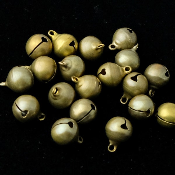 20 Vintage brass bells. FMB-127