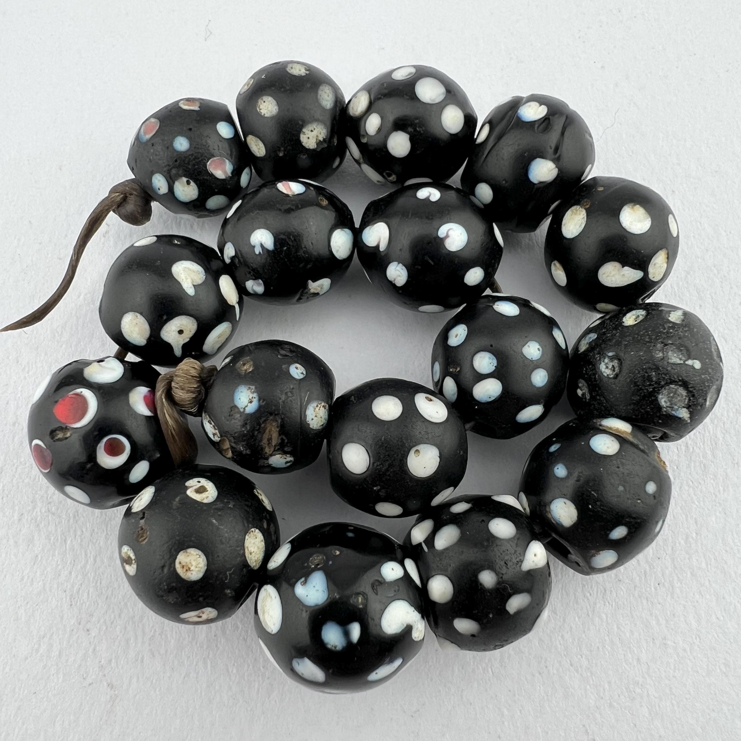Venetian Black Skunk Eye Beads. African Trade Beads. TB-4415 - Etsy