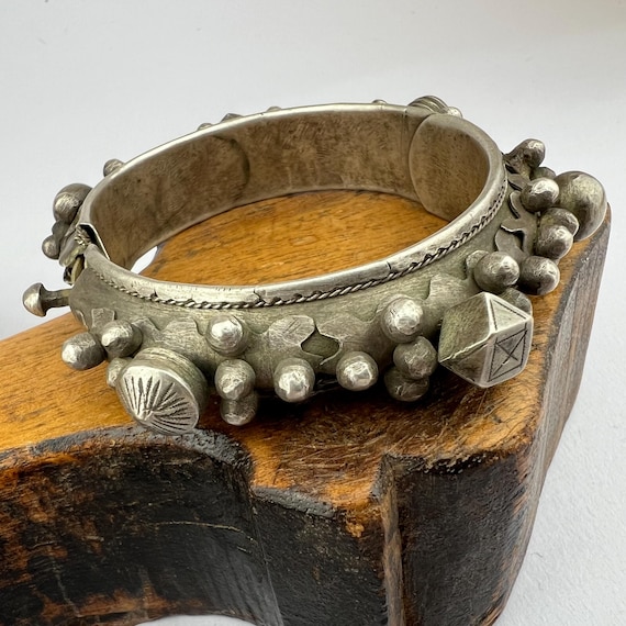 Antique Silver Bracelet. Morocco Articulated Silver Bangle “mizam