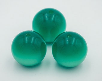 15 Vintage 14mm Large Green Moonglow Lucite Resin Beads. VG-22