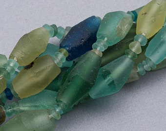 Perles de verre romaines antiques. Perles de verre de l'époque romaine bleu vert. ROM-42