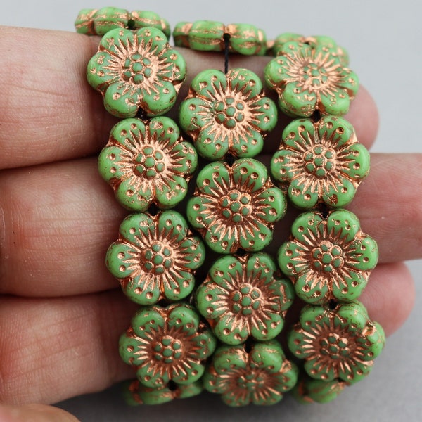 10 Czech 14mm Green Anemone Flower Glass Beads. Daisy Czech beads. CZ-528