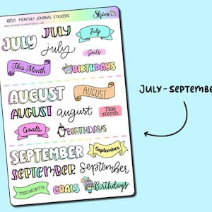 以下が含まれることがあります： 7月、8月、9月の月ごとに異なるデザインのカラフルなステッカーのシート。ステッカーには、ユニコーン、ペンギン、誕生日ケーキなど、さまざまなフォント、色、イラストが使用されています。