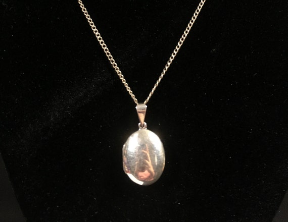 Sterling Silver Mid Century Locket Necklace Gorgeo