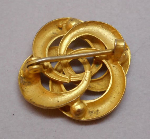 Gold Interlocking Knot Pin Brooch - Women\'s Accessory Gold Knot Brooch - Etsy main image 4