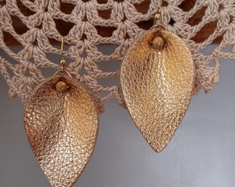 Boucles d'oreilles feuille en cuir doré métallisé