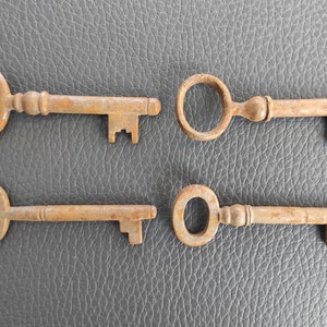 Vintage Keys Skeleton Keys  Antique keys, rustic keys, metal keys, Rustic Wall Art, Old Keys, Farmhouse Antique, Rustic Key