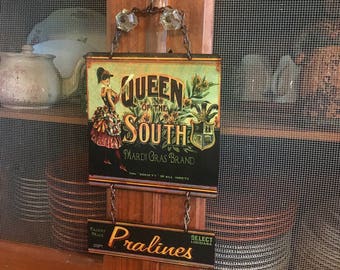 Vintage Metal Sign MARDI GRAS "Queen of the South Pralines" Home Wall Decor, Old Historic Art Label. PASTin®