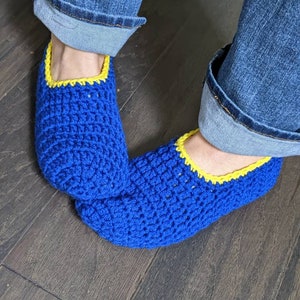 Koningsblauw en zonnegeel, pantoffelsokken, huisschoenen, comfortabel zacht, uniek cadeau, cadeau voor haar, handhaak, sokken, blauwe schoenen