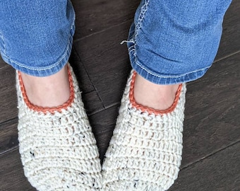 Calcetines tipo pantufla tejidos a mano: color avena con borde coral, cómodos zapatos para estar en casa