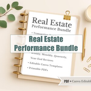 Op de afbeelding: Een beige notitieboek met gouden accenten, met de tekst "Real Estate Performance Bundle". De afbeelding bevat een gouden pen, paperclips, een brandende kaars en een takje groen, wat wijst op een professioneel thema.