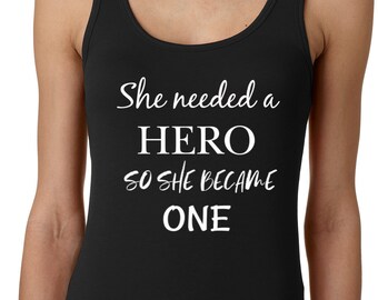 Mujeres Racer Back o Solid Tank Top Necesitaba un héroe por lo que se convirtió en un Racer Back Tank