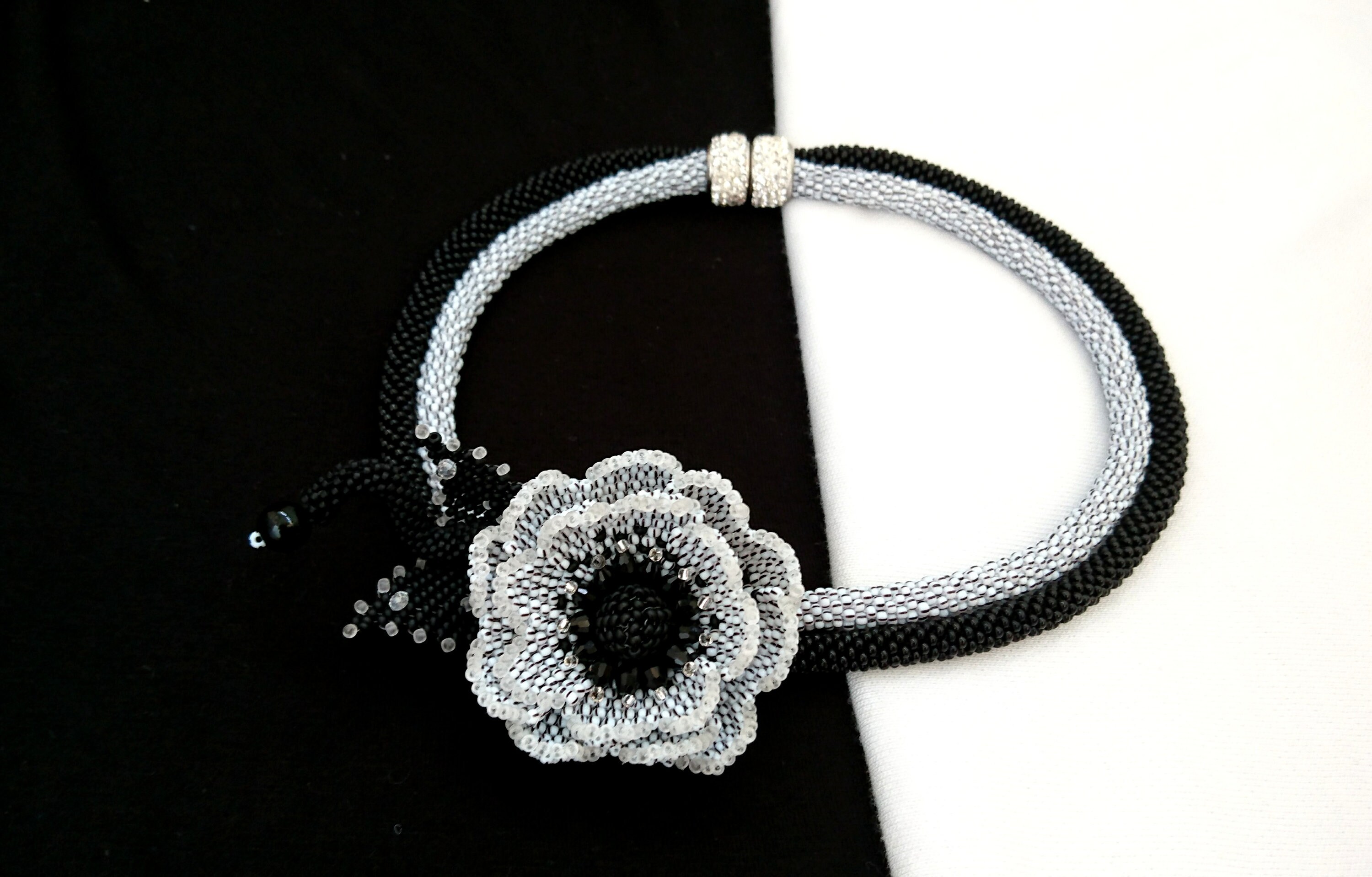 Black and white jewelry Beaded necklace for woman Flower Etsy