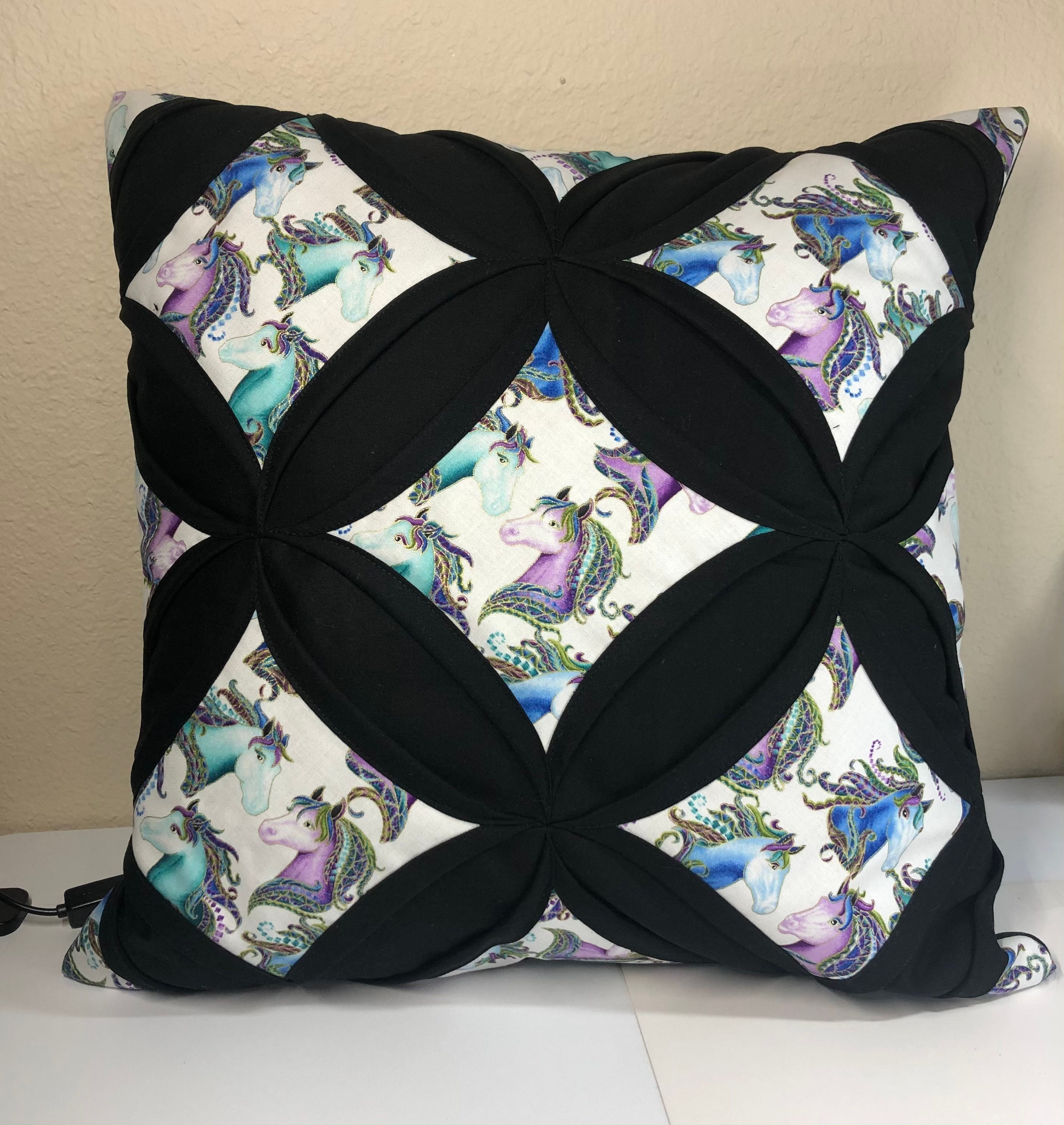 Handmade Quilted Throw Pillow Cover Cathedral Style quilt Etsy.de
