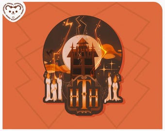 Op de afbeelding: Een Halloween-sticker met een silhouet van een spookhuis tegen een volle maan en bliksem. De sticker heeft een donker kleurenpalet met oranje, zwarte en gouden accenten. De tekst "T H H" is weergegeven.